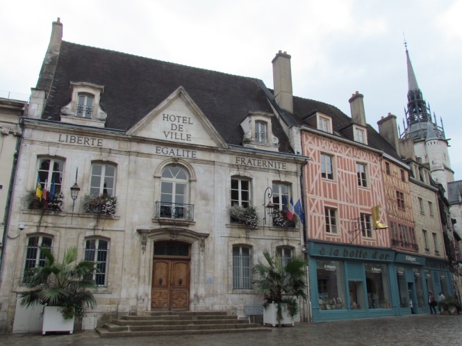 Rathaus von Auxerre. Während meiner Europareise besuchte ich meine beste Freundin und ihre Familie in Frankreich.